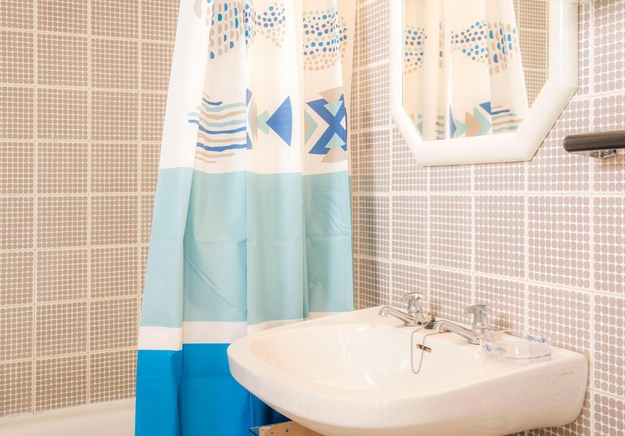 A28 - The Sea Wink Studio Apartment อัลวอร์ ภายนอก รูปภาพ